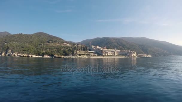 半島ホリー ギリシャのアトス山の海からの眺め — ストック動画