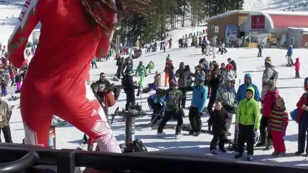 Rear View Ski Girl Dancing Outdoors Party Stage Bansko Bulgaria — Stock Video