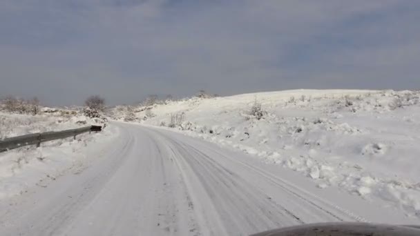 Condução Estrada Montanha Coberta Neve — Vídeo de Stock