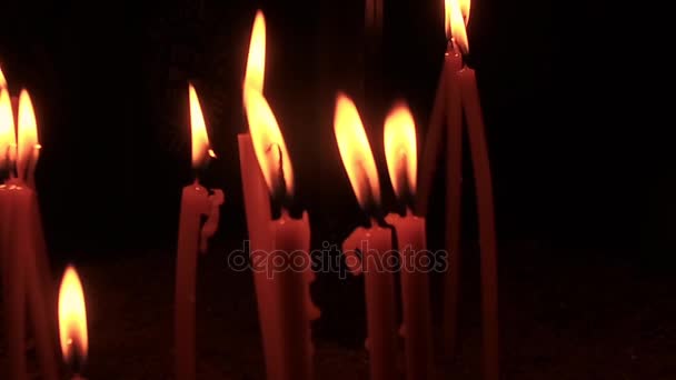 Brandende Kaarsen Orthodoxe Kerk Tijdens Pasen Holliday — Stockvideo