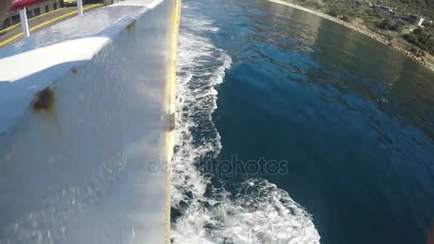 Vue Latérale Bateau Naviguant Sur Mer Faisant Des Vagues — Video