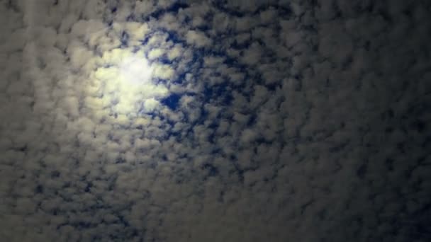 Timelapse Ayın Bulutlar Arasında Taşıma — Stok video
