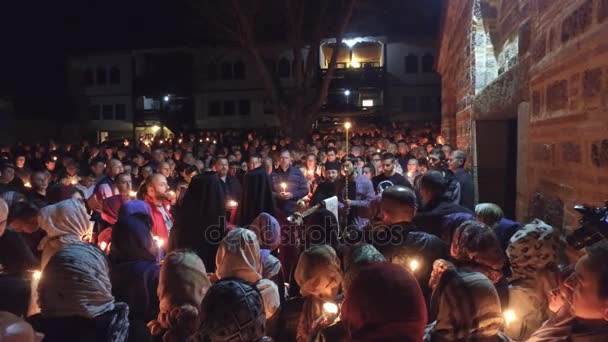 Act Worship People Crowding Enter Lesnovo Monastery Easter Vigil Macedonian — Stock Video