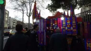 Barcelona'da maçtan önce futbol taraftarları 