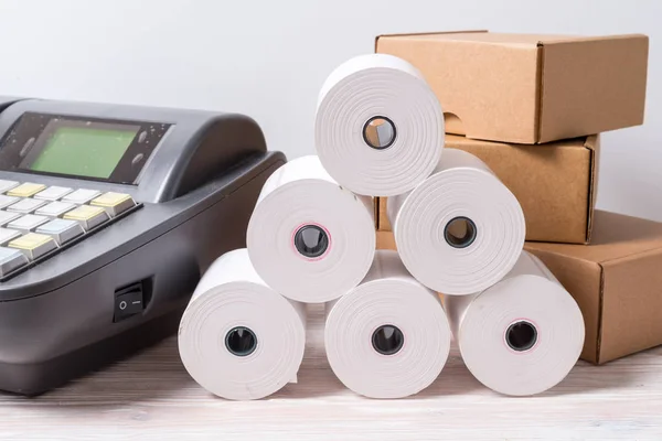 Caja registradora electrónica y mucho rollo de papel —  Fotos de Stock