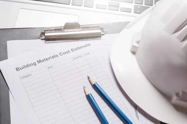 Besin maddeler ve içecekler maliyet tahmini Oluşturucusu masanın üzerinde