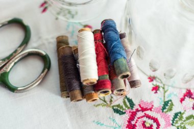 Vintage dikiş ipliği kümesi