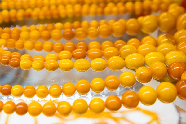 Lote de perlas redondas ámbar báltico antiguo — Foto de Stock