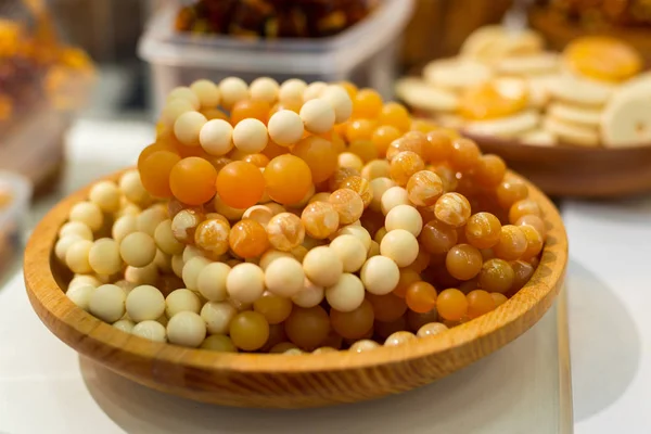 Mycket av Baltic amber pärlstav armband — Stockfoto