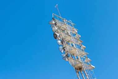 Telekomünikasyon Kulesi, anten ve uydu çanağı