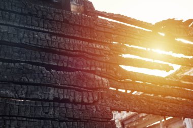 Yanmış siyah ahşap duvar