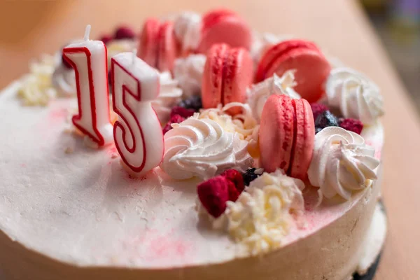 Bolo de aniversário para 15 anos de idade menina — Fotografia de Stock