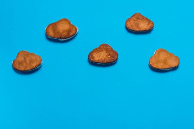 Şeklinde, bulut barındırma kavramı gingerbread çerezleri bulut