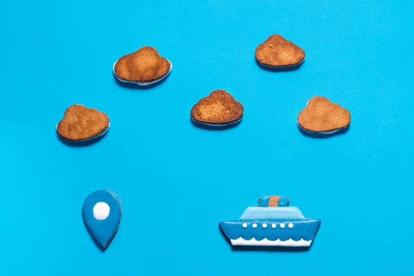 Μελόψωμο cookies πλοίο σχήματος, λογιστική έννοια — Φωτογραφία Αρχείου