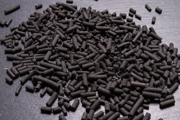 Κόκκοι φίλτρο άνθρακα για το ενυδρείο — Φωτογραφία Αρχείου