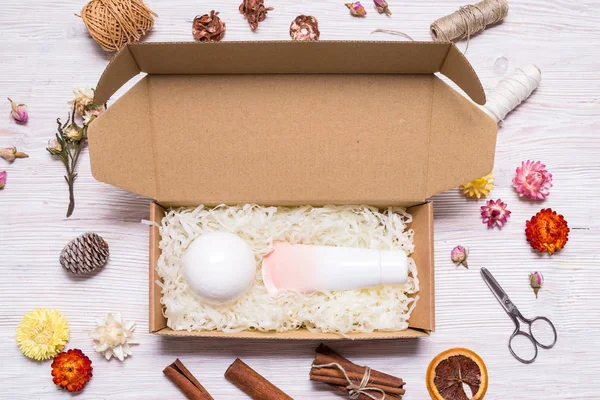 Brown carton box, Beauty Subscription Box — Stock Photo, Image