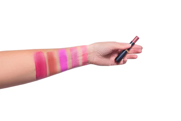 Tests Lippenstift Schläge auf der Hand, verschiedene Farben, isoliert — Stockfoto