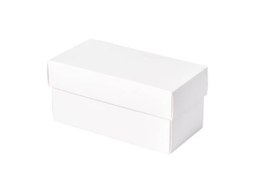 Kapaklı, izole edilmiş beyaz karton hediye kutusu.