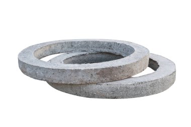 Geniş çaplı, büyük yuvarlak beton kuyu çemberinden oluşan iki set.