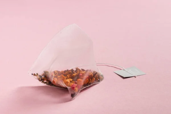 Triangle Infusion Sachet Thé Sur Fond Rose — Photo