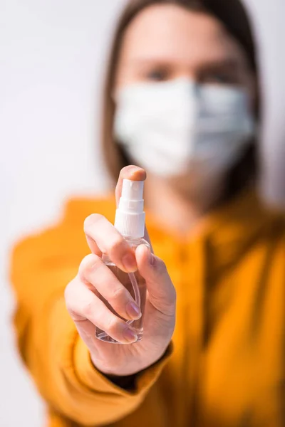 Pulverizador Para Limpeza Desinfecção Superfícies Alto Toque Mulher — Fotografia de Stock