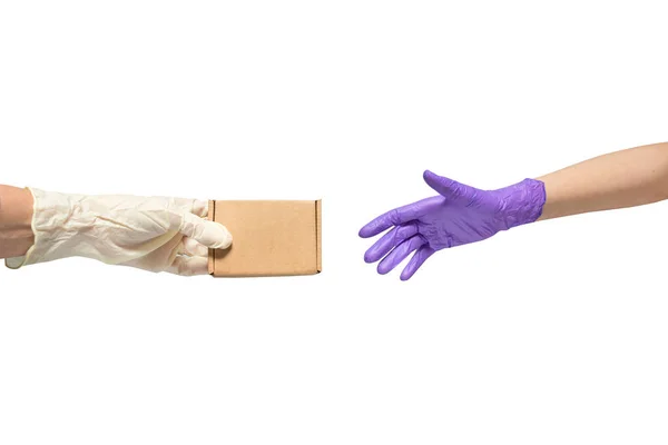 Handschoen Handen Verzenden Het Pakket Met Coronavirus Veilige Koerier — Stockfoto