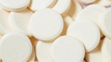 Bir sürü beyaz yuvarlak hap, arka plan dokuları