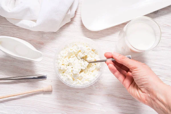 Fromage Blanc Cottage Pot Plastique Sur Table Bois — Photo