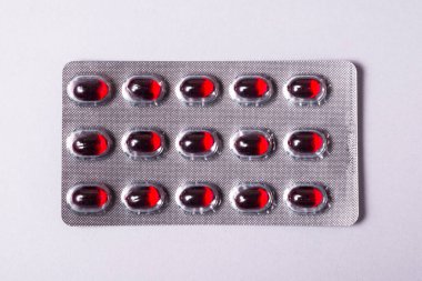 Folyo paketinde kril yağı kapsülleri