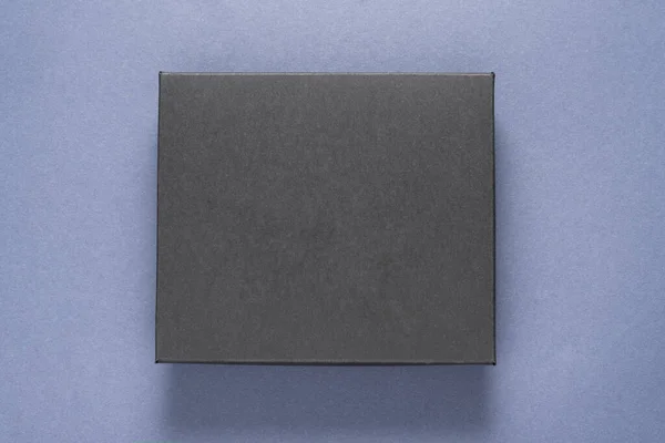 Černá Kartonová Dárková Krabička Modrém Pozadí — Stock fotografie