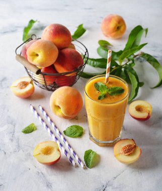 Şeftali smoothies