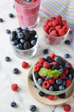 Yabanmersini salatası