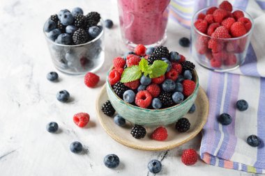 Yabanmersini salatası