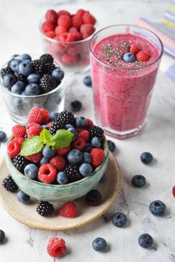 Yabanmersini salatası