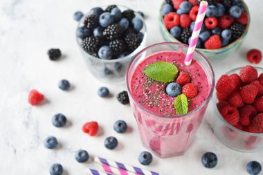 Orman meyveli smoothie