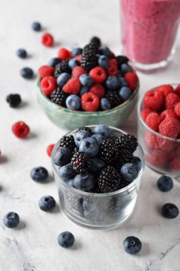 Yabanmersini salatası 