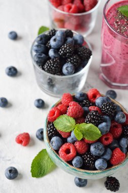 Yabanmersini salatası