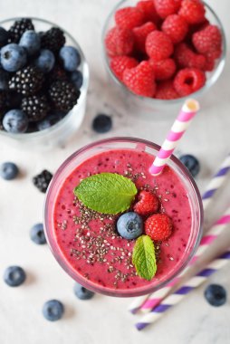 Orman meyveli smoothie