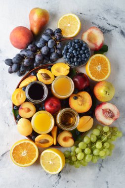 Çeşitli meyve suları.
