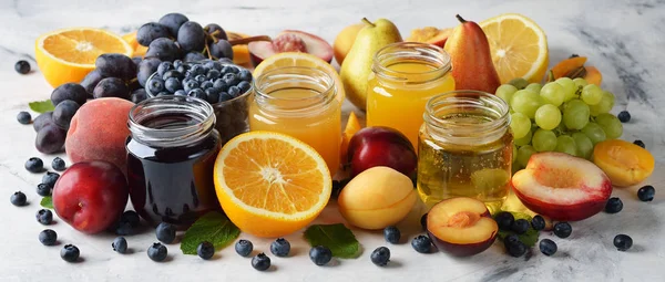 Különféle gyümölcslevek — Stock Fotó