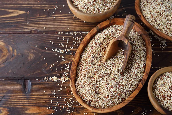 Quinoa içinde yuvarlak kase