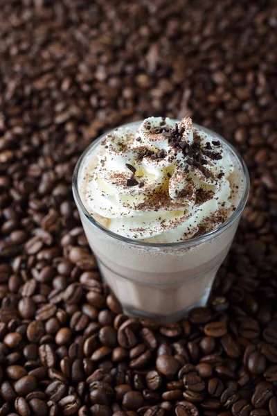 Café com leite gelado com chantilly — Fotografia de Stock