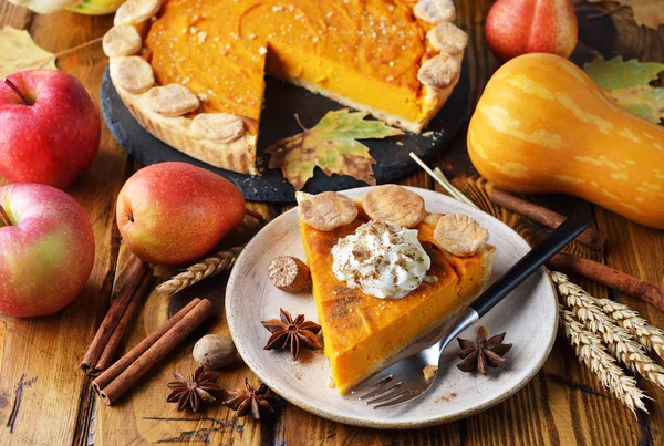 kabak pasta krema ile dekore edilmiştir.