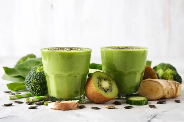 Zencefilli yeşil detoks smoothie