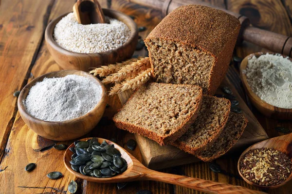 Tam tahıllı diyet ekmeği. 