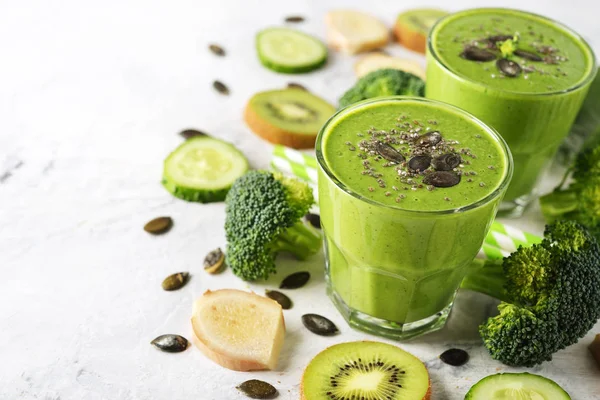 Smoothie de detoxifiere verde Imagine de stoc