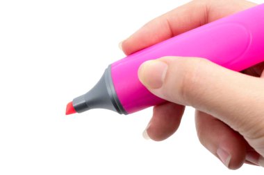 Beyaz arka planda izole edilmiş sarı fosforlu kalemlerle Yakın El