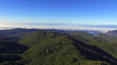 Garajonay Milli Parkı Tenerife Adası ve Teide yanardağı içinde geçmiş, Kanarya Adası, İspanya ile La Gomera adasında güzel havadan görüntüleri.