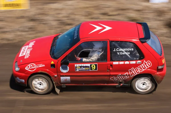 La Palma, Španělsko - září 10: Citroen Saxo během rally show Villa de Mazo na 10 září 2016 v La Palmě, datlovník, Španělsko. — Stock fotografie