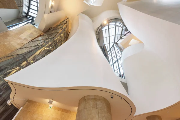 BILBAO, ESPAÑA - 16 DE OCTUBRE: Interior del Museo Guggenheim . —  Fotos de Stock